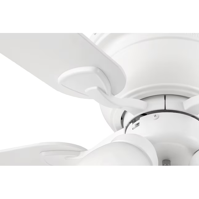 Harbor Breeze Centreville 42-in White Indoor Flush Mount Ceiling Fan with Light (5-Blade)