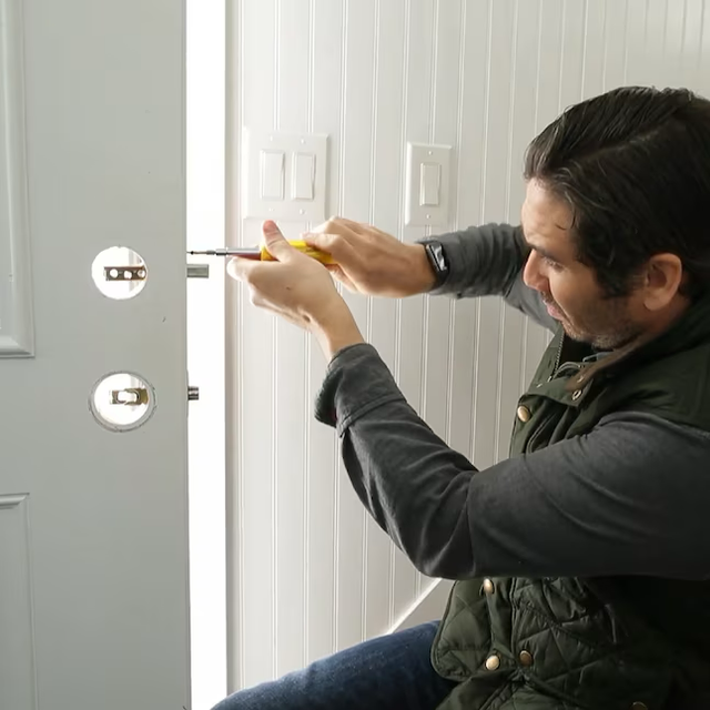 Kwikset Security Tylo - Perilla para puerta de pasillo/pasillo de cromo satinado