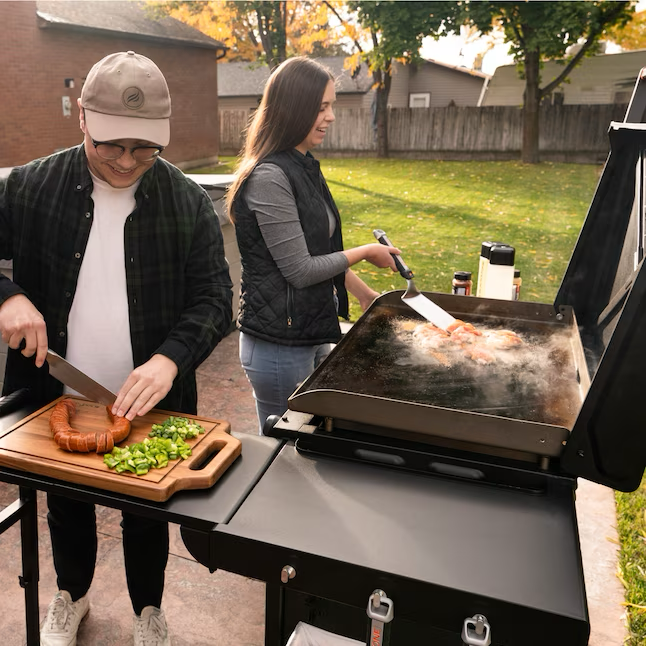 Blackstone 36" Culinary Omnivore Griddle mit Beistelltisch 4-Brenner Flüssigpropan-Flachgrill