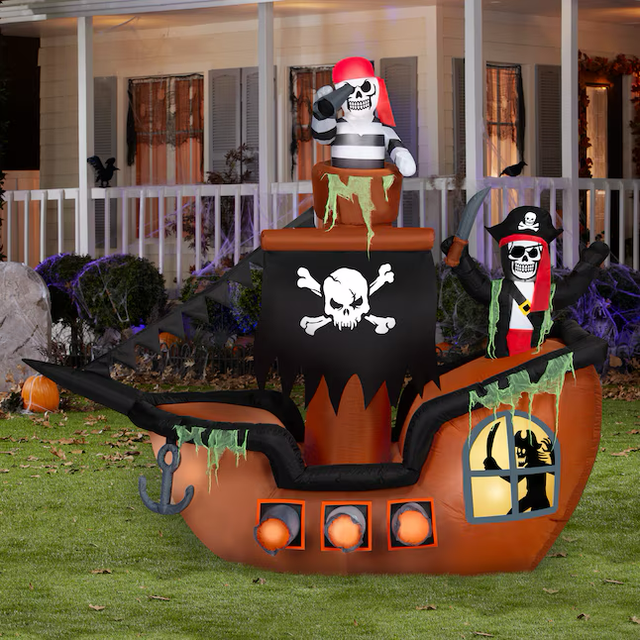 Barco pirata inflable con luces LED de 7 pies de Haunted Living