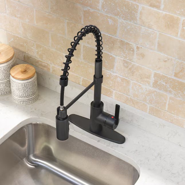 Project Source Flynt Matte Black Single Handle Pull-down Kitchen Faucet with Sprayer (Deck Plate)