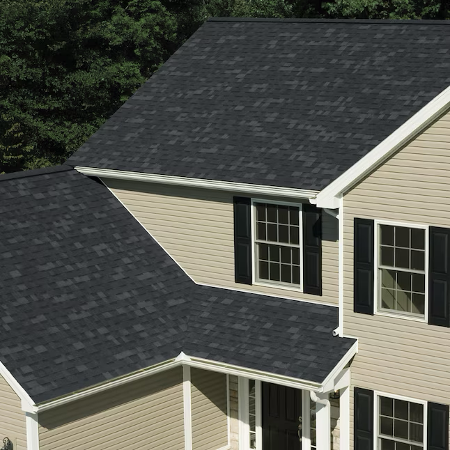 Owens Corning Oakridge AR Onyx Black Algae Resistant Architectural Roof Shingles ( 32.8-sq ft per Bundle )