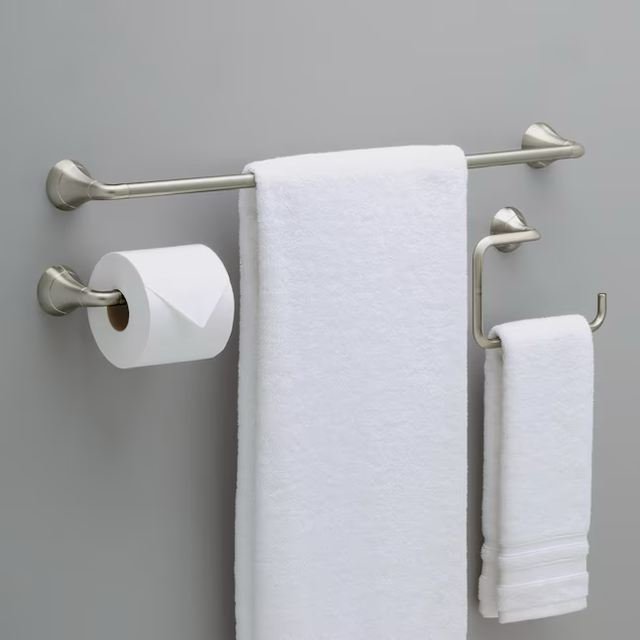 Juego de accesorios decorativos para baño de 3 piezas Eldren Spotshield de níquel cepillado de Delta con barra para toallas, soporte para papel higiénico y aro para toallas