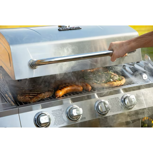 Char-Broil Performance Series Silberner Flüssigpropangasgrill mit 4 Brennern und 1 Seitenbrenner