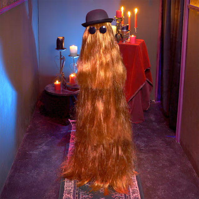 Animatronic musical Cousin Itt de 4 pies de la familia Addams