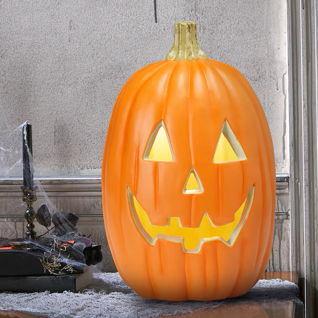 Haunted Living 16-Zoll-Kürbis-Dekoration in orangefarbener Jack-o-Lantern-Optik