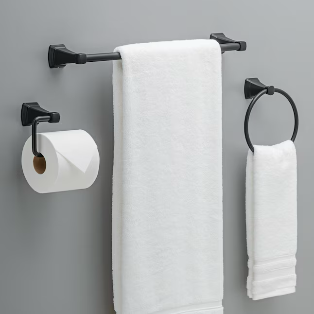 Juego de accesorios decorativos para baño Delta Flynn de 3 piezas en negro mate con barra para toallas, soporte para papel higiénico y aro para toallas