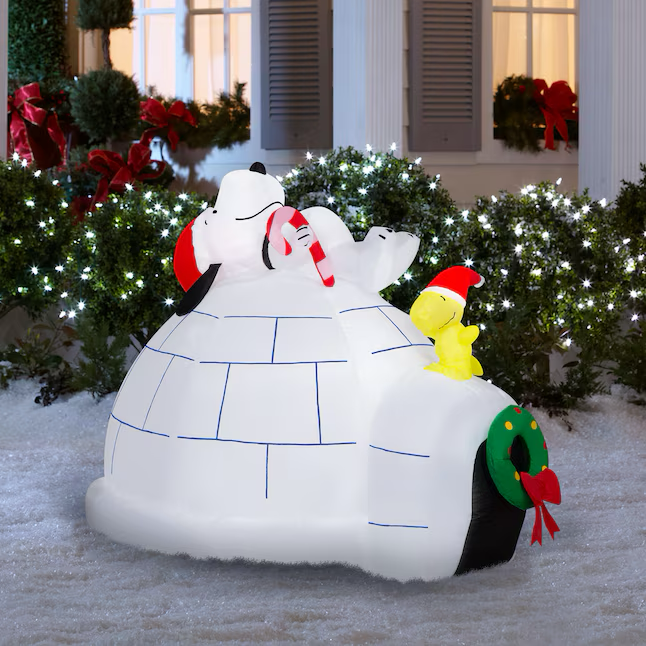 Inflable navideño de Snoopy en iglú con luces LED de 4 pies de Peanuts