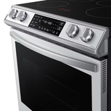 Samsung Bespoke Rapid Heat Induction 30 pulgadas 4 quemadores 6.3 pies cúbicos Auto y limpieza a vapor Horno de convección para freír con aire Estufa de inducción inteligente deslizable (vidrio blanco)