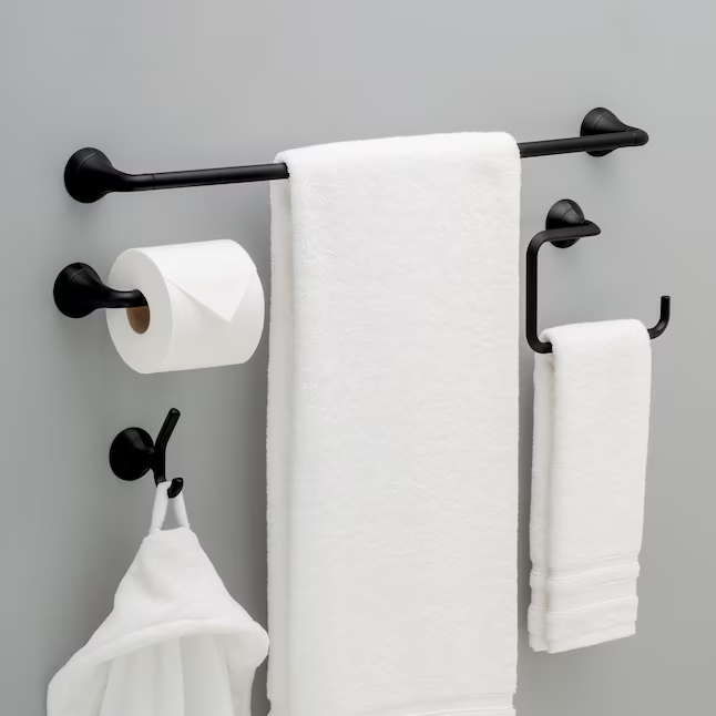 Delta 4-teiliges, mattschwarzes, dekoratives Badezimmer-Hardware-Set für ältere Menschen mit Toilettenpapierhalter, Handtuchring und Bademantelhaken