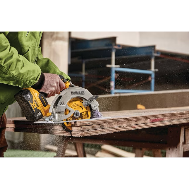 DEWALT XR Power Detect 20-volt Max 7-1/4-in Cordless Circular Saw (Bare Tool)