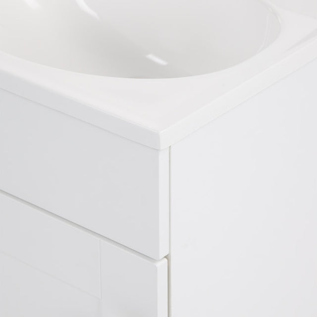 Project Source 18-in White Single Sink Bathroom Vanity with White Cultured Marble Top