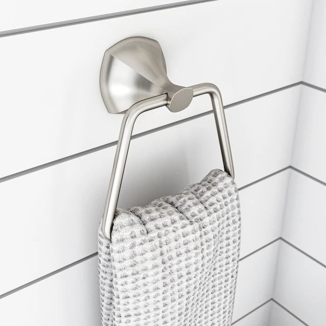 Delta 3-teiliges dekoratives Badezimmer-Hardware-Set Sandover Spotshield aus gebürstetem Nickel mit Handtuchstange, Toilettenpapierhalter und Handtuchring 